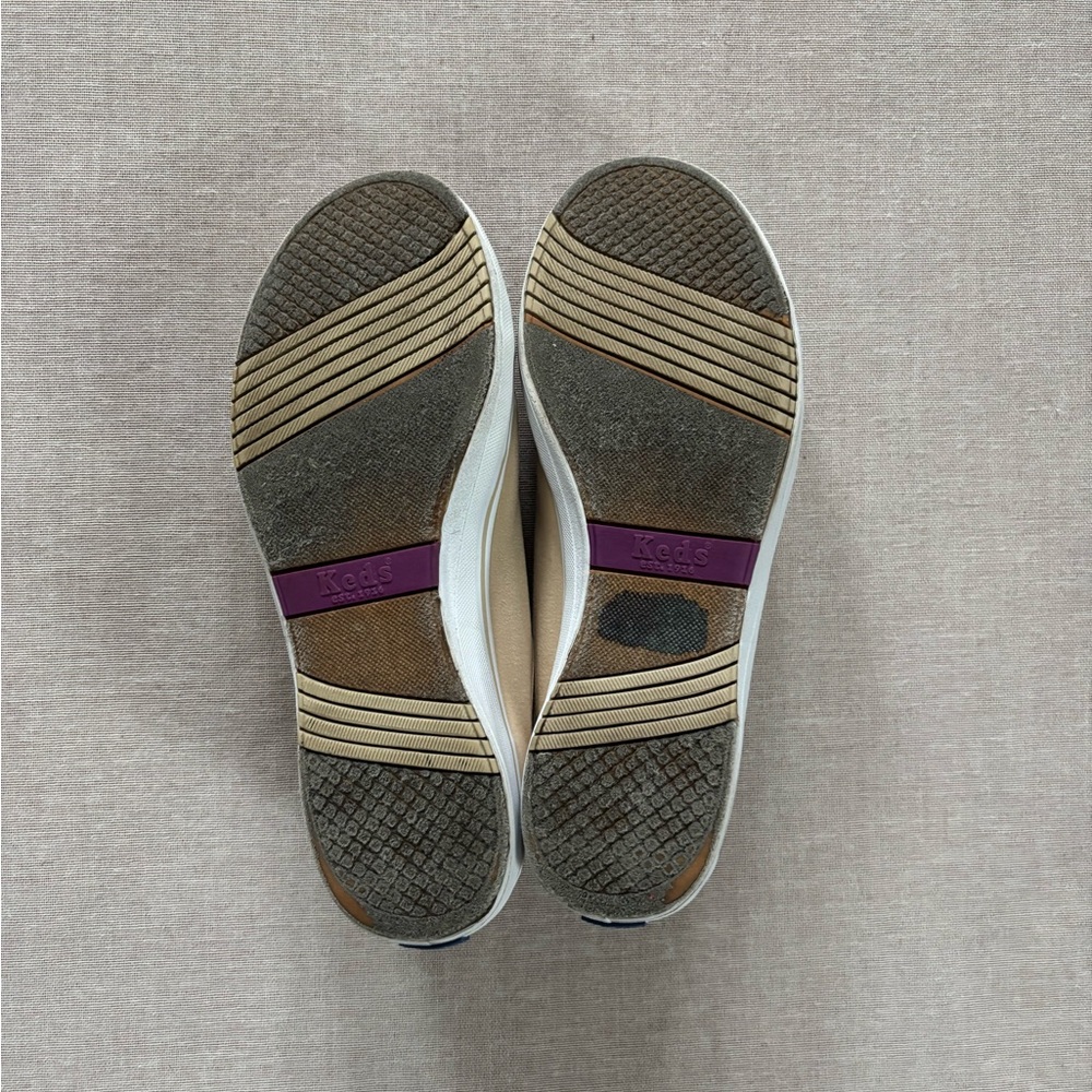 Keds tan tennis shoes. - Picture 11 of 12